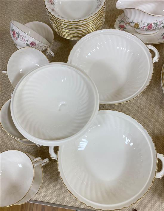 A Royal Doulton dinner service, Rosell pattern